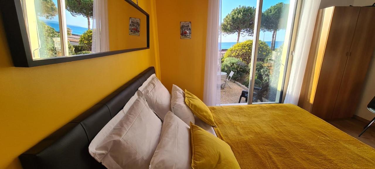 Studio De La Plage - Mer, Terrasse Et Garage Cagnes-sur-Mer Bagian luar foto